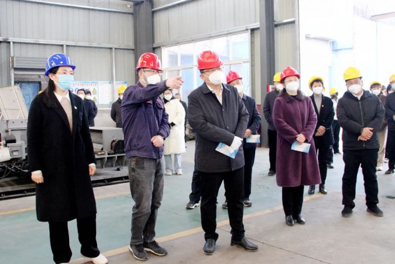 馬村區(qū)委書(shū)記師少輝，區(qū)委副書(shū)記、區(qū)長(zhǎng)王婕等人到演風(fēng)公司進(jìn)行調(diào)研